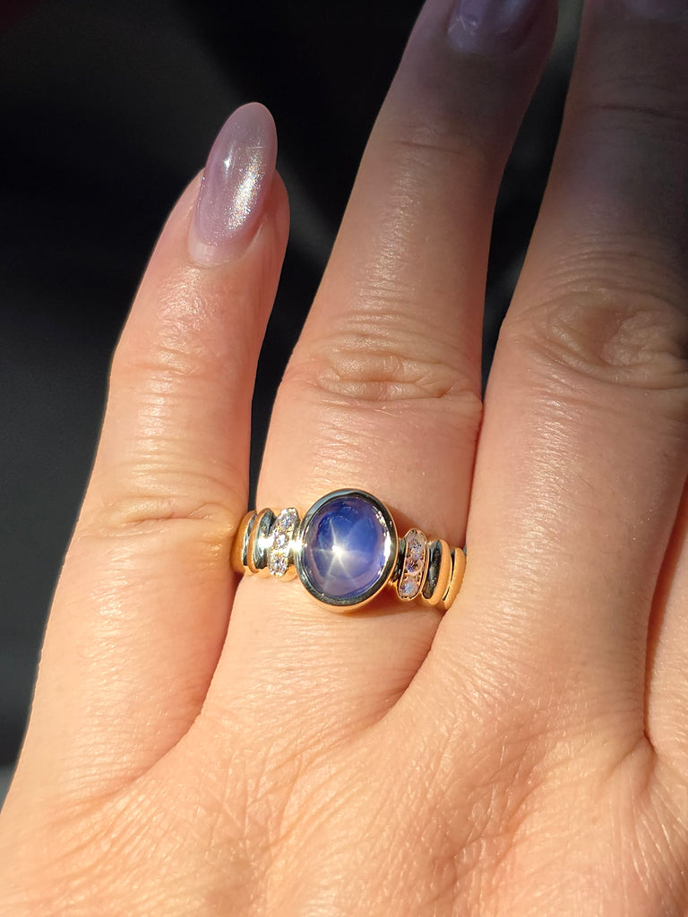 14k Yellow Gold 4.5ct Star Sapphire Cabochon Ring Size 10 | Indulgems | Emma
