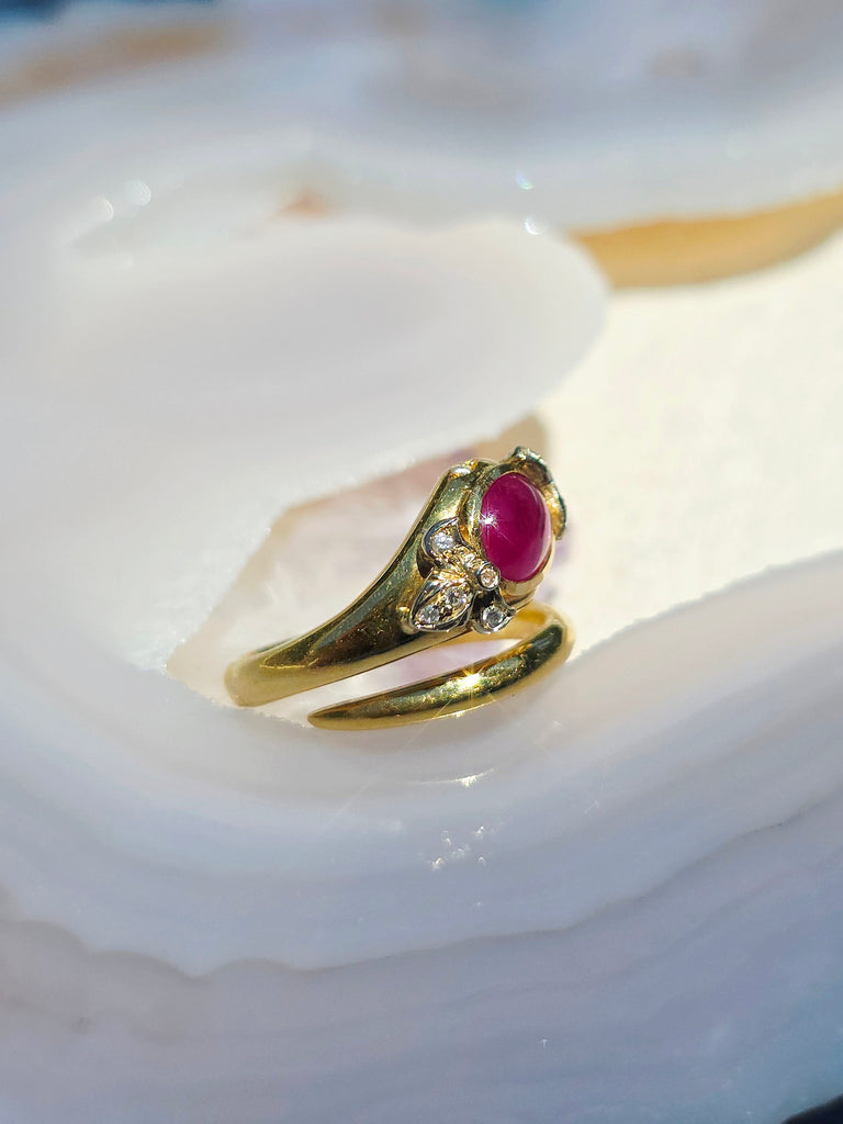 18k Gold Ruby Cabochon & Diamond Serpent Snake Ring sz 6.5 | Indulgems