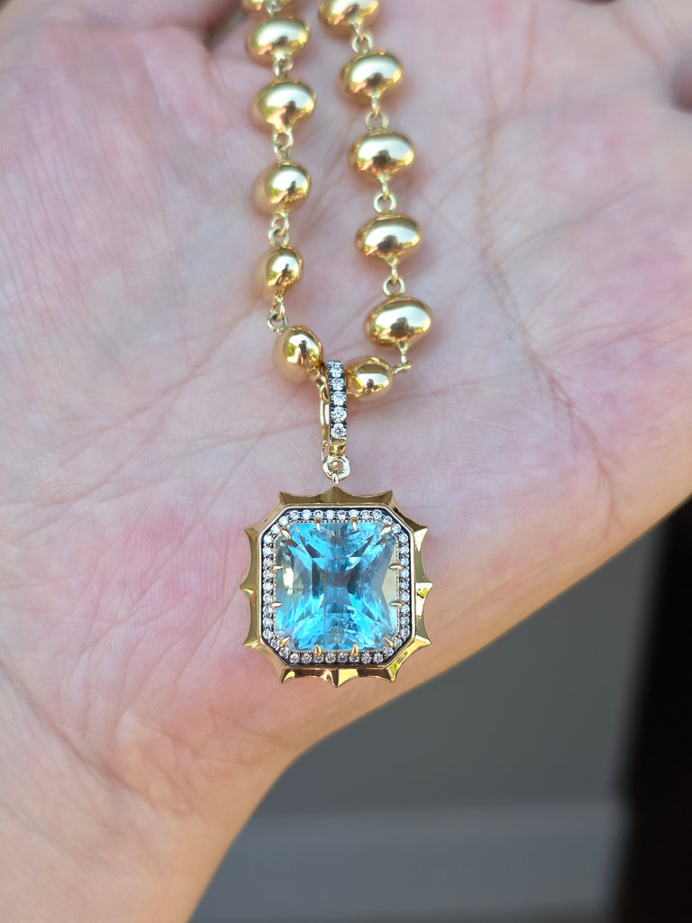 14k Yellow Gold 10ct Santa María Aquamarine Pendant | Indulgems | Aurora Halo