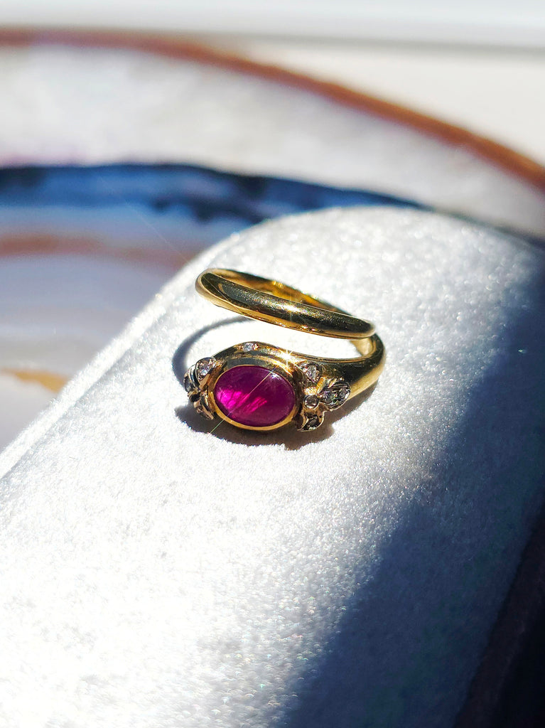 18k Gold Ruby Cabochon & Diamond Serpent Snake Ring sz 6.5 | Indulgems