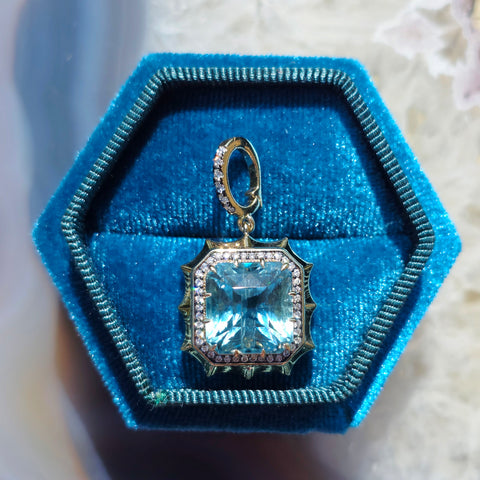 14k Yellow Gold 10ct Santa María Aquamarine Pendant | Indulgems | Aurora Halo