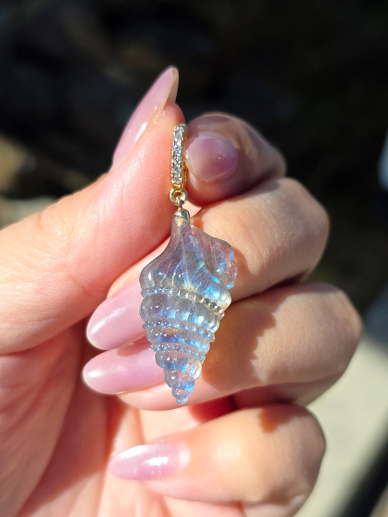 14k Solid Gold Handcarved Labradorite Seashell Pendant | Indulgems