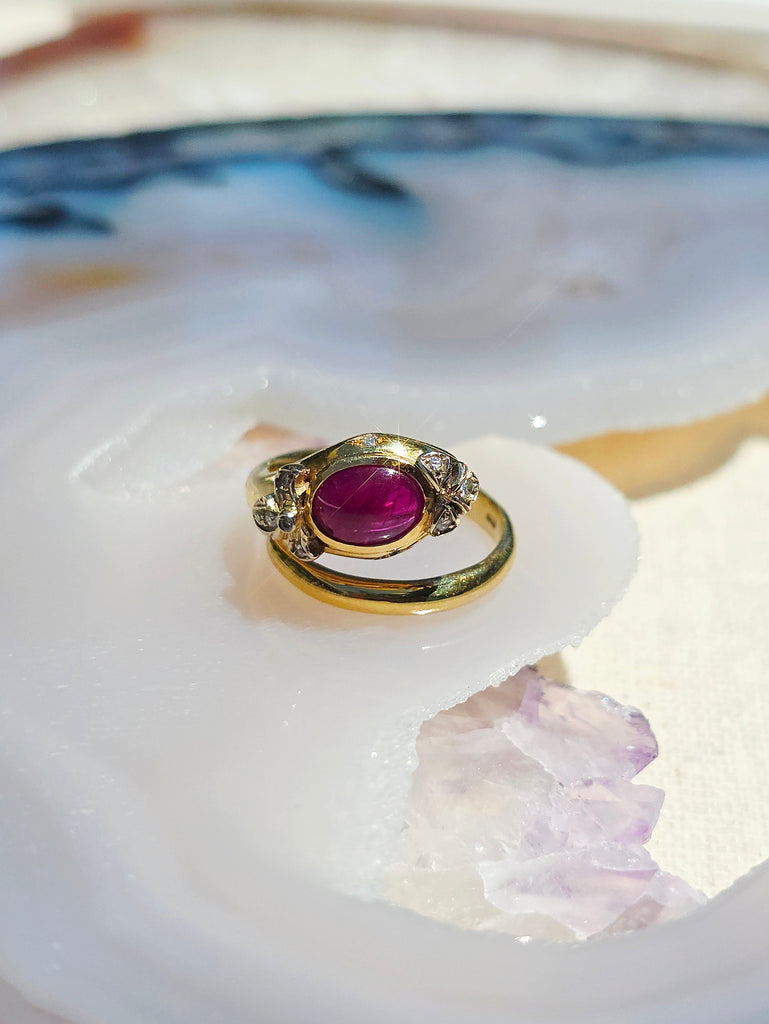 18k Gold Ruby Cabochon & Diamond Serpent Snake Ring sz 6.5 | Indulgems