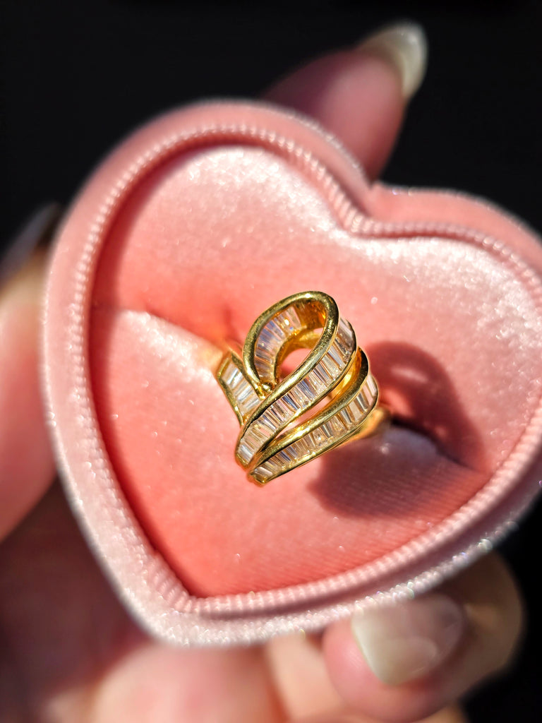 18k Solid Gold Diamond Ribbon Curved Ring Size 7 | Indulgems |Vintage