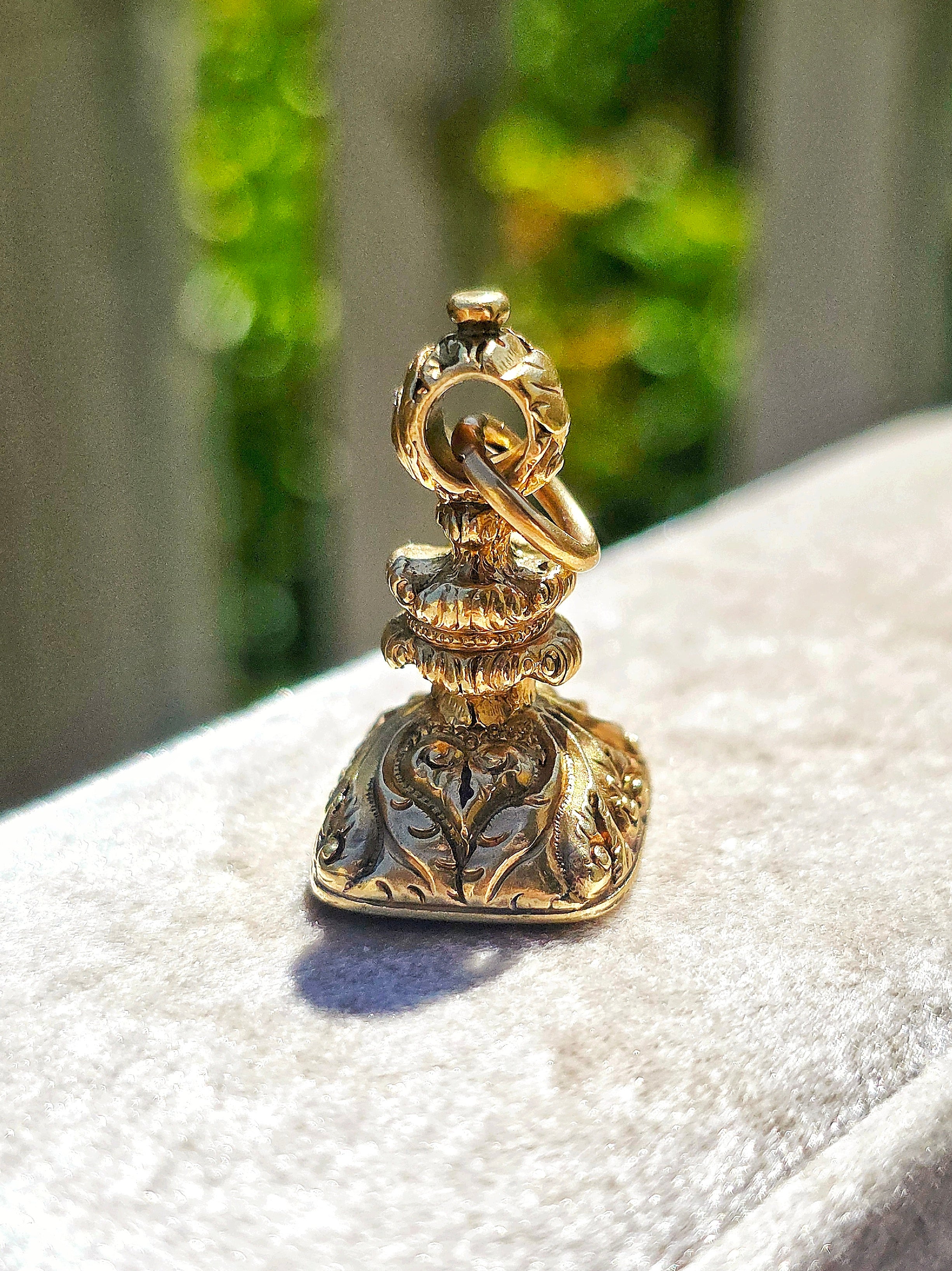 Antique 15K Yellow Gold Seal with intricate Citrine carving | Indulgems
