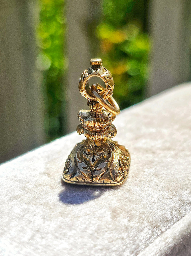 Antique 15K Yellow Gold Seal with intricate Citrine carving | Indulgems