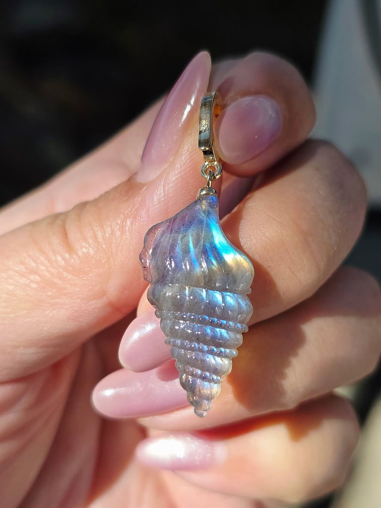 14k Solid Gold Handcarved Labradorite Seashell Pendant | Indulgems